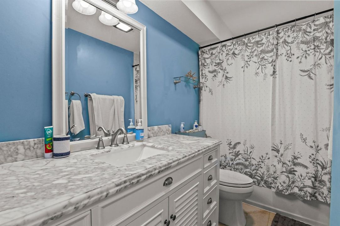 28 Bathroom 01