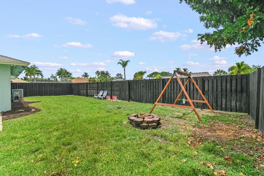 34 Backyard 02