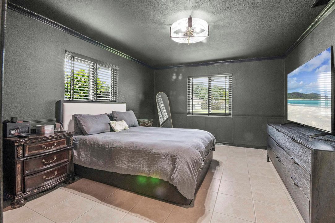 17 Bedroom 01