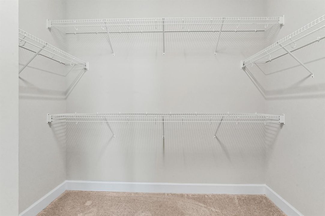 42 Closet 01