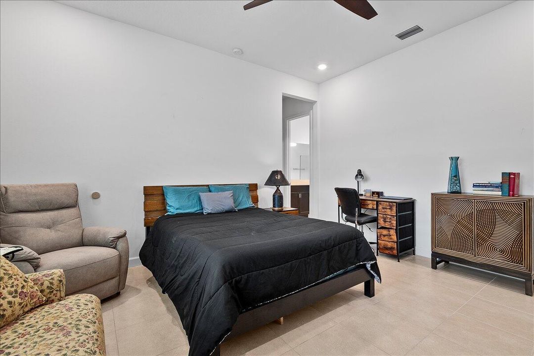 786 SE Woodbine
