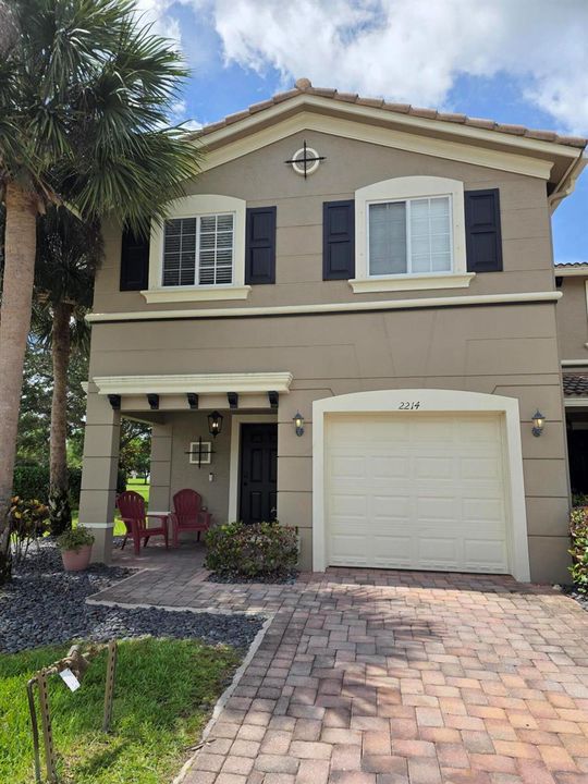 2214 SW Marshfield Ct