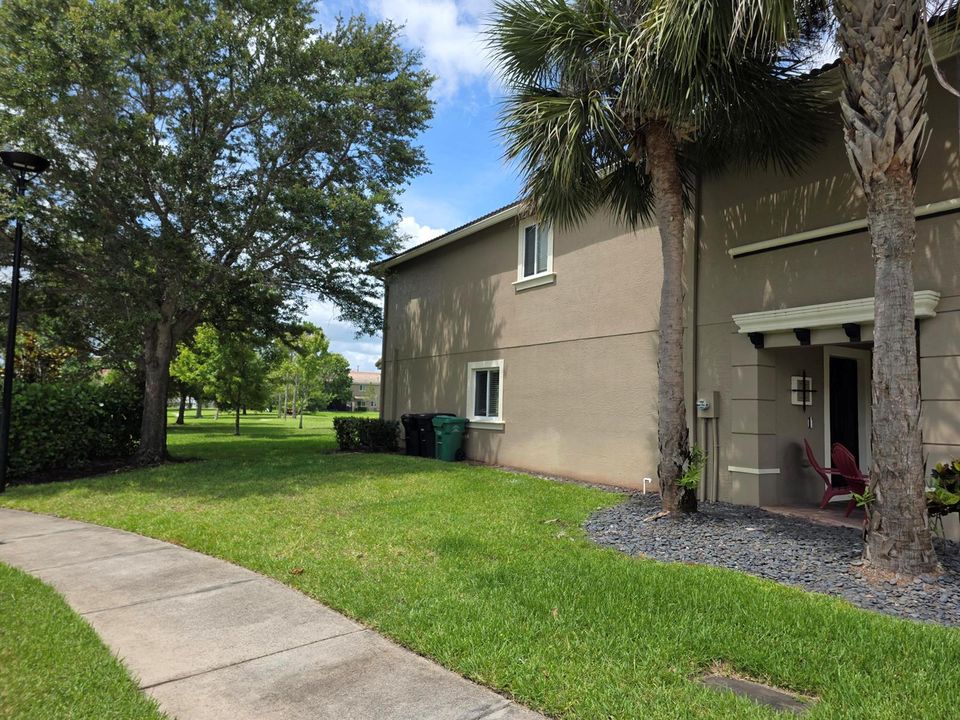 2214 SW Marshfield Ct