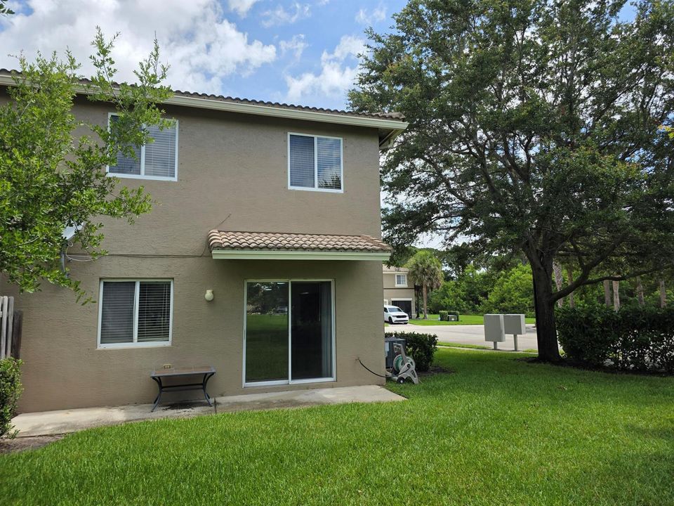 2214 SW Marshfield Ct