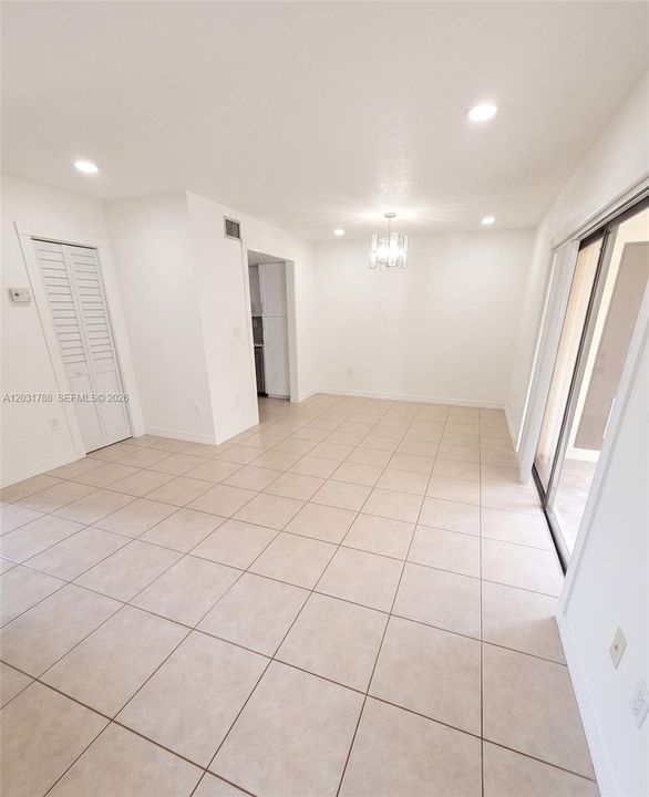 For Rent: $1,900 (1 beds, 1 baths, 750 Square Feet)