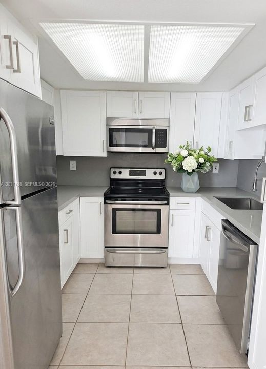 For Rent: $1,900 (1 beds, 1 baths, 750 Square Feet)