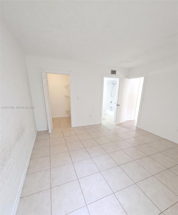 For Rent: $1,900 (1 beds, 1 baths, 750 Square Feet)