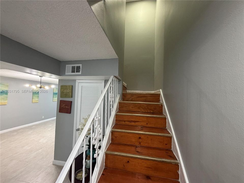 For Rent: $2,890 (4 beds, 2 baths, 1440 Square Feet)