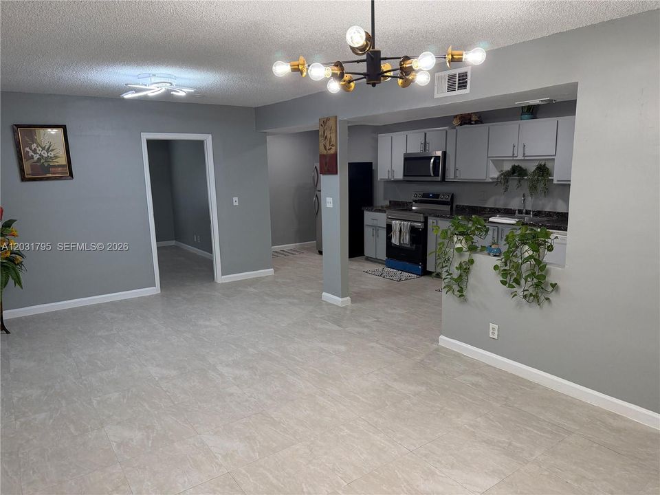 For Rent: $2,890 (4 beds, 2 baths, 1440 Square Feet)