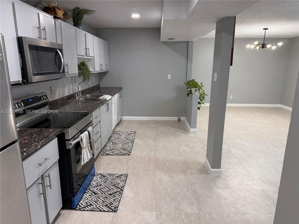 For Rent: $2,890 (4 beds, 2 baths, 1440 Square Feet)