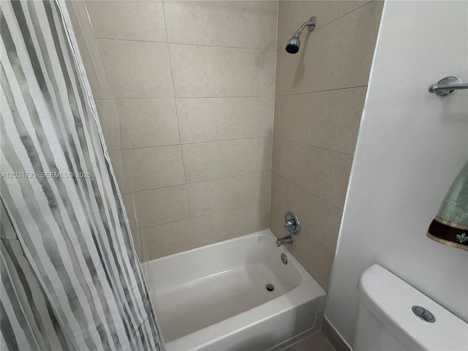For Rent: $2,890 (4 beds, 2 baths, 1440 Square Feet)