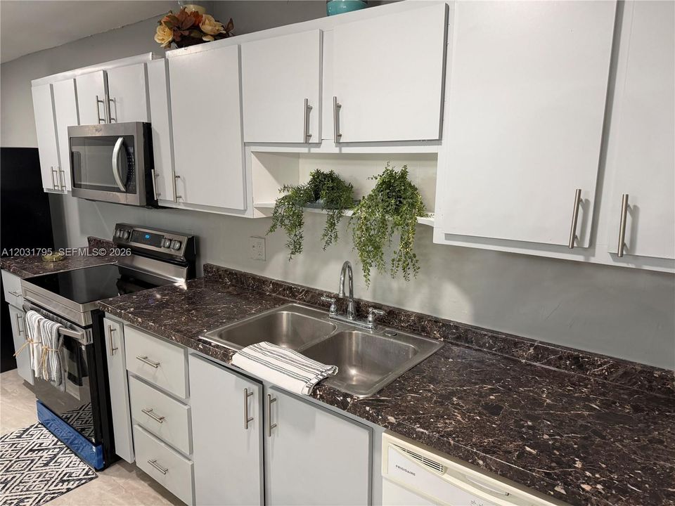 For Rent: $2,890 (4 beds, 2 baths, 1440 Square Feet)