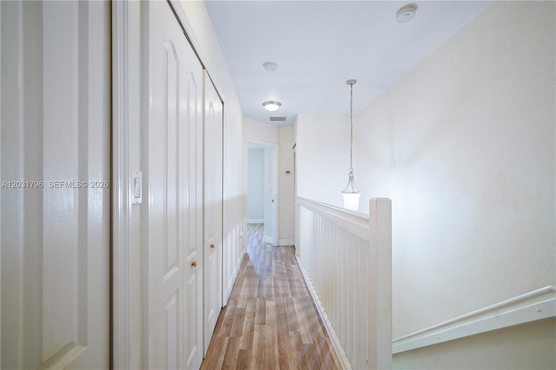 En Venta: $399,999 (3 camas, 3 baños, 1270 Pies cuadrados)