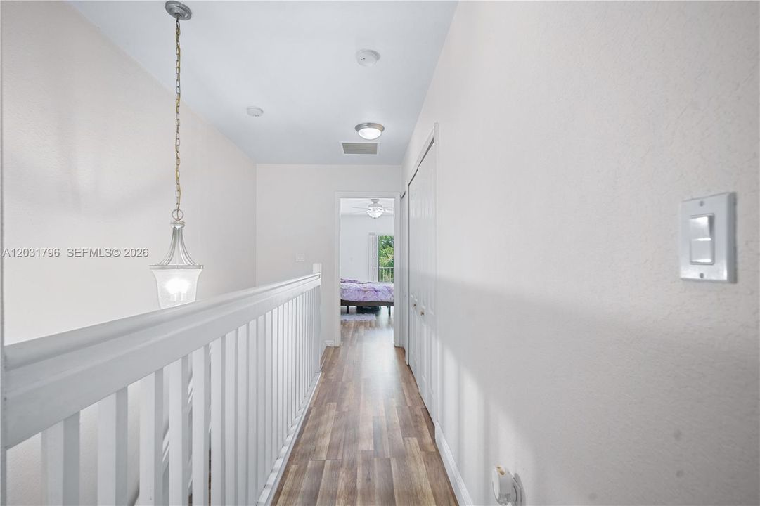 En Venta: $399,999 (3 camas, 3 baños, 1270 Pies cuadrados)