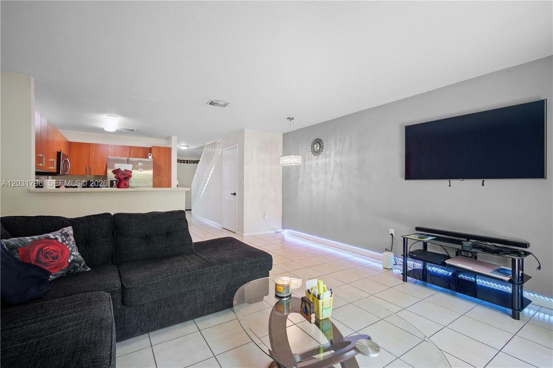 En Venta: $399,999 (3 camas, 3 baños, 1270 Pies cuadrados)