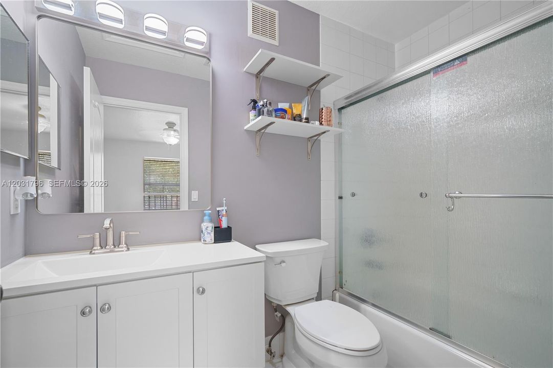 En Venta: $399,999 (3 camas, 3 baños, 1270 Pies cuadrados)