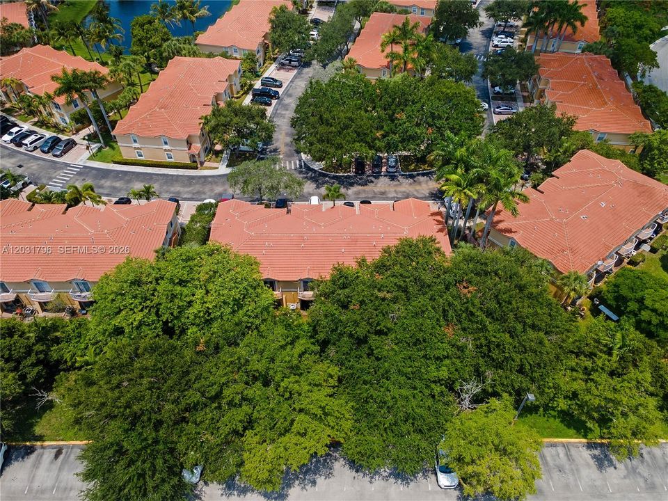 En Venta: $399,999 (3 camas, 3 baños, 1270 Pies cuadrados)