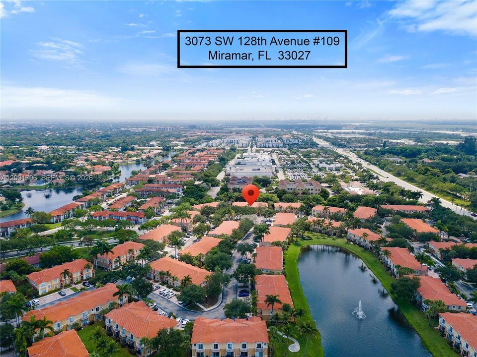 En Venta: $399,999 (3 camas, 3 baños, 1270 Pies cuadrados)
