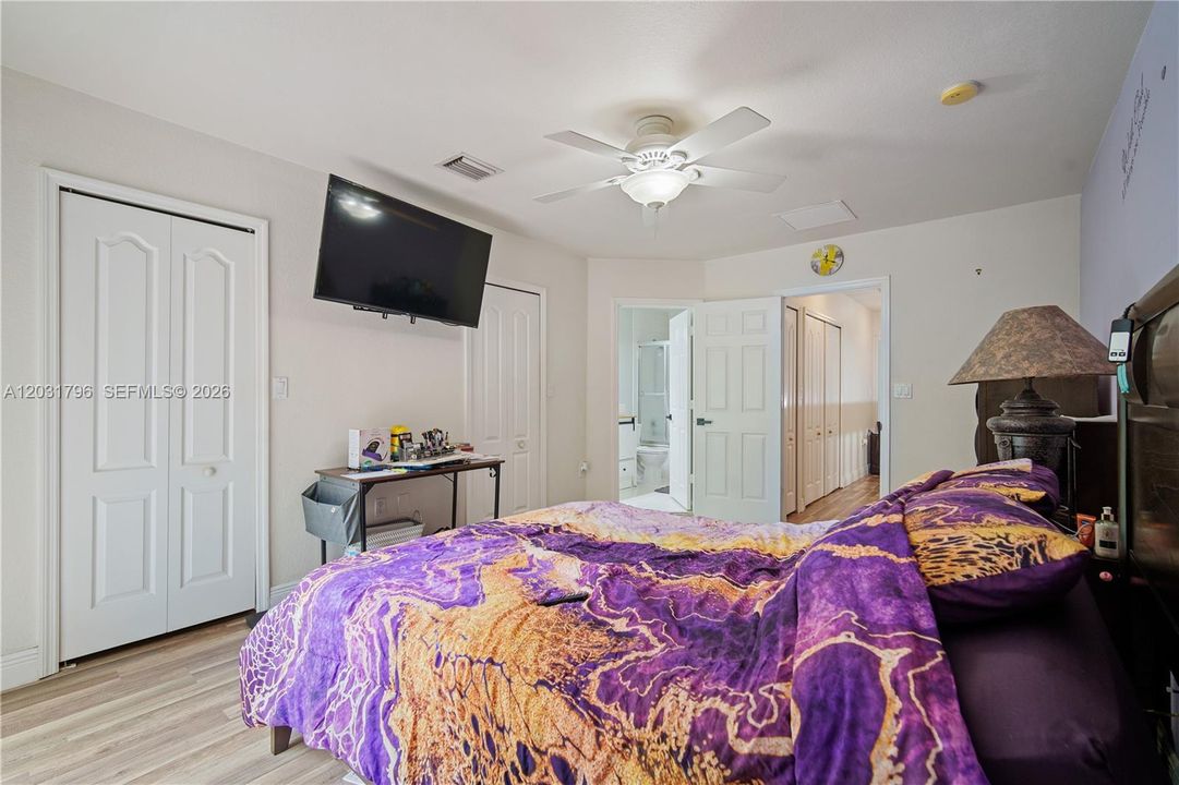 En Venta: $399,999 (3 camas, 3 baños, 1270 Pies cuadrados)