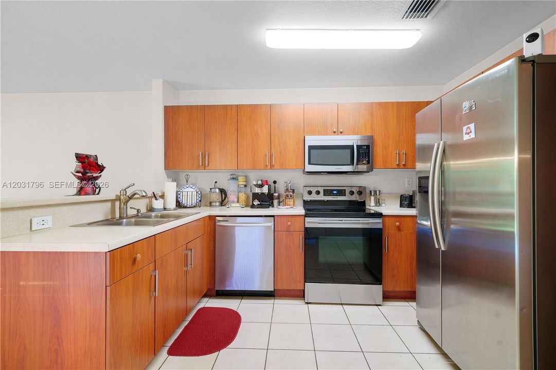 En Venta: $399,999 (3 camas, 3 baños, 1270 Pies cuadrados)