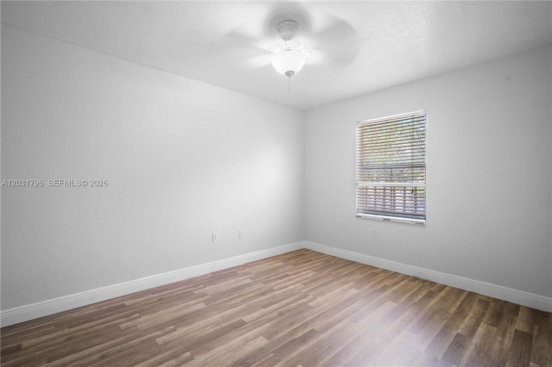 En Venta: $399,999 (3 camas, 3 baños, 1270 Pies cuadrados)