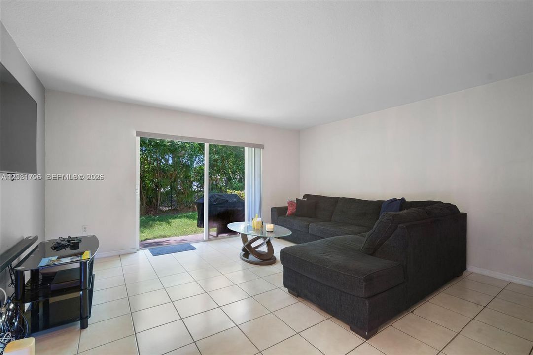 En Venta: $399,999 (3 camas, 3 baños, 1270 Pies cuadrados)