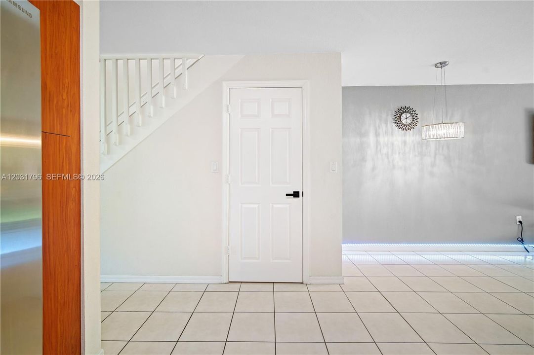 En Venta: $399,999 (3 camas, 3 baños, 1270 Pies cuadrados)