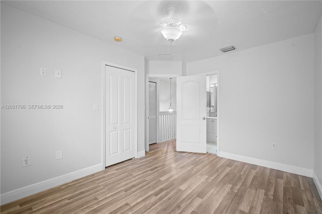 En Venta: $399,999 (3 camas, 3 baños, 1270 Pies cuadrados)