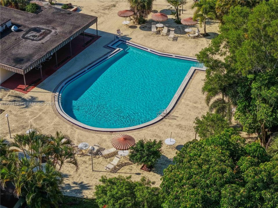 For Sale: $139,999 (1 beds, 1 baths, 960 Square Feet)
