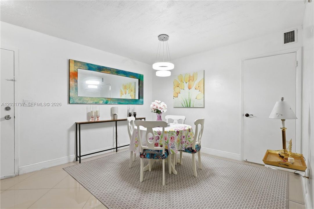 For Sale: $139,999 (1 beds, 1 baths, 960 Square Feet)