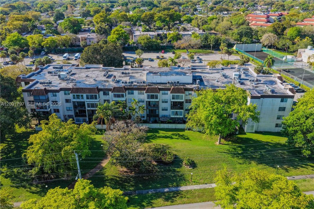 For Sale: $139,999 (1 beds, 1 baths, 960 Square Feet)
