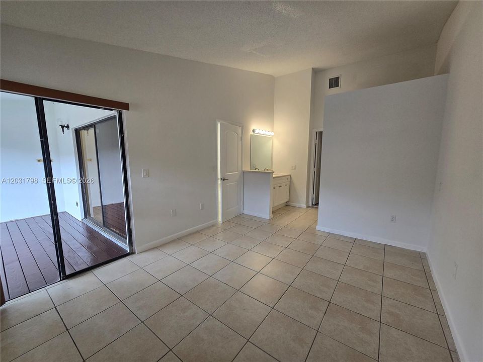 For Rent: $2,300 (2 beds, 2 baths, 1210 Square Feet)