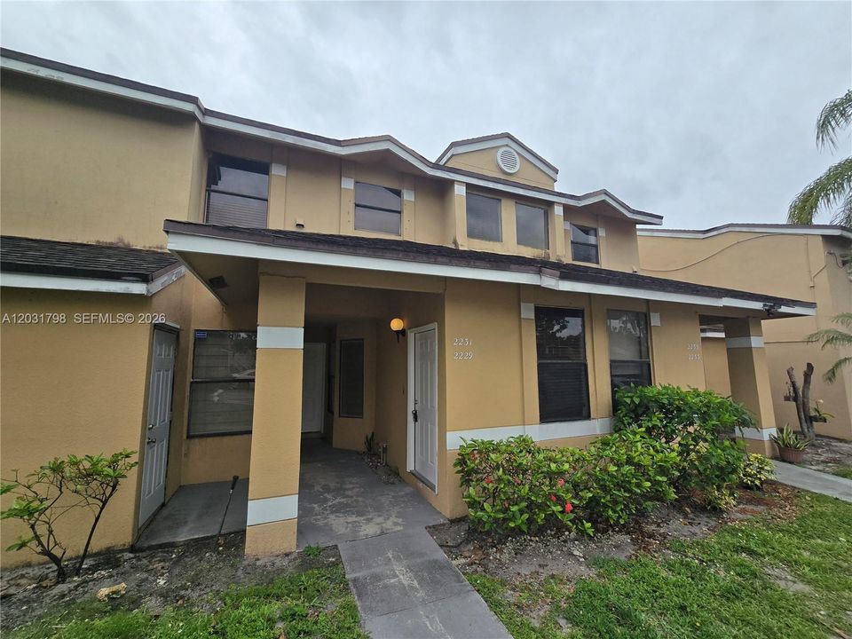 For Rent: $2,300 (2 beds, 2 baths, 1210 Square Feet)