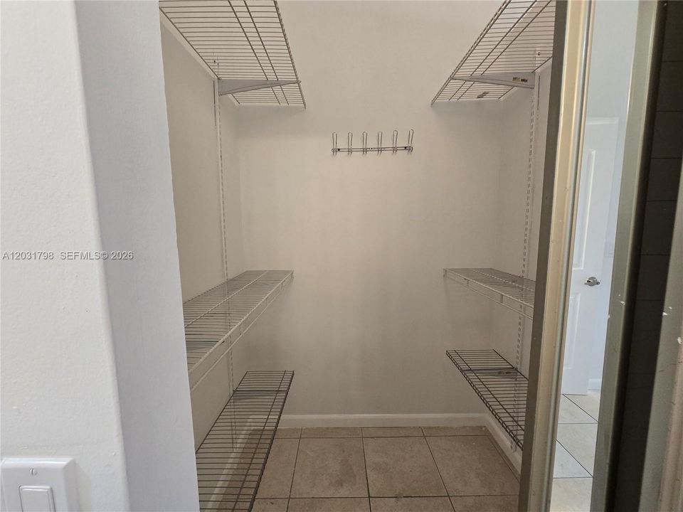 For Rent: $2,300 (2 beds, 2 baths, 1210 Square Feet)
