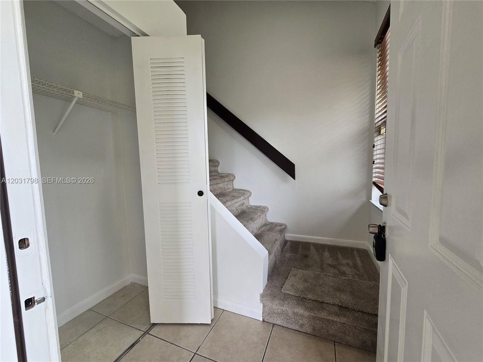 For Rent: $2,300 (2 beds, 2 baths, 1210 Square Feet)