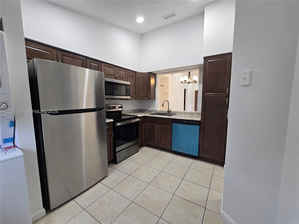 For Rent: $2,300 (2 beds, 2 baths, 1210 Square Feet)