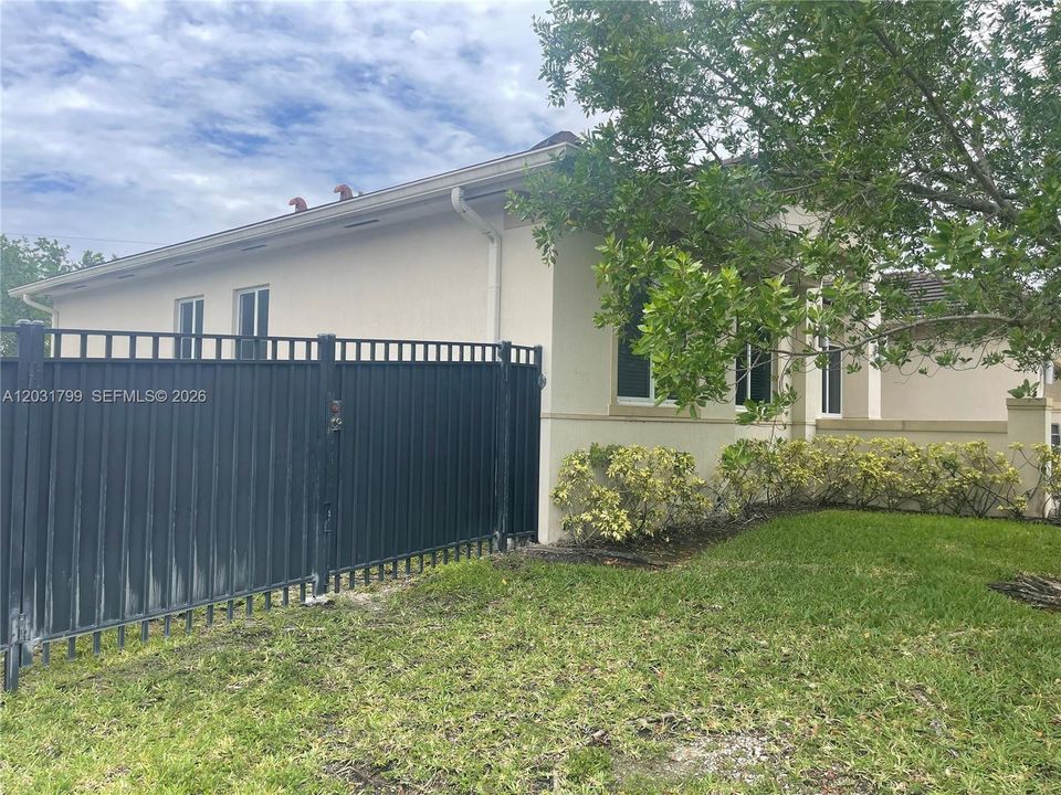 В аренду: $3,800 (4 спален, 3 ванн, 2453 Квадратных фут)