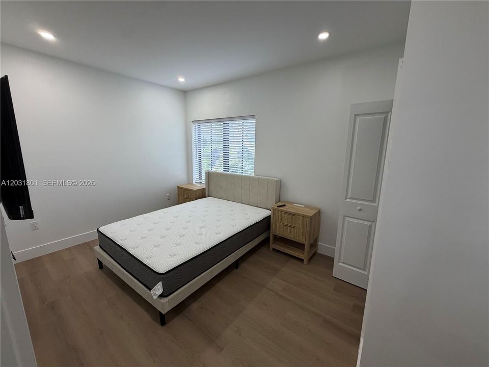 For Rent: $2,350 (1 beds, 1 baths, 426 Square Feet)