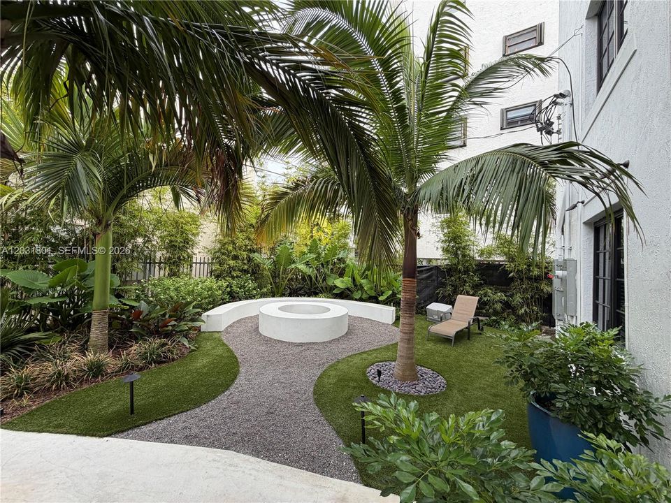 For Rent: $2,350 (1 beds, 1 baths, 426 Square Feet)