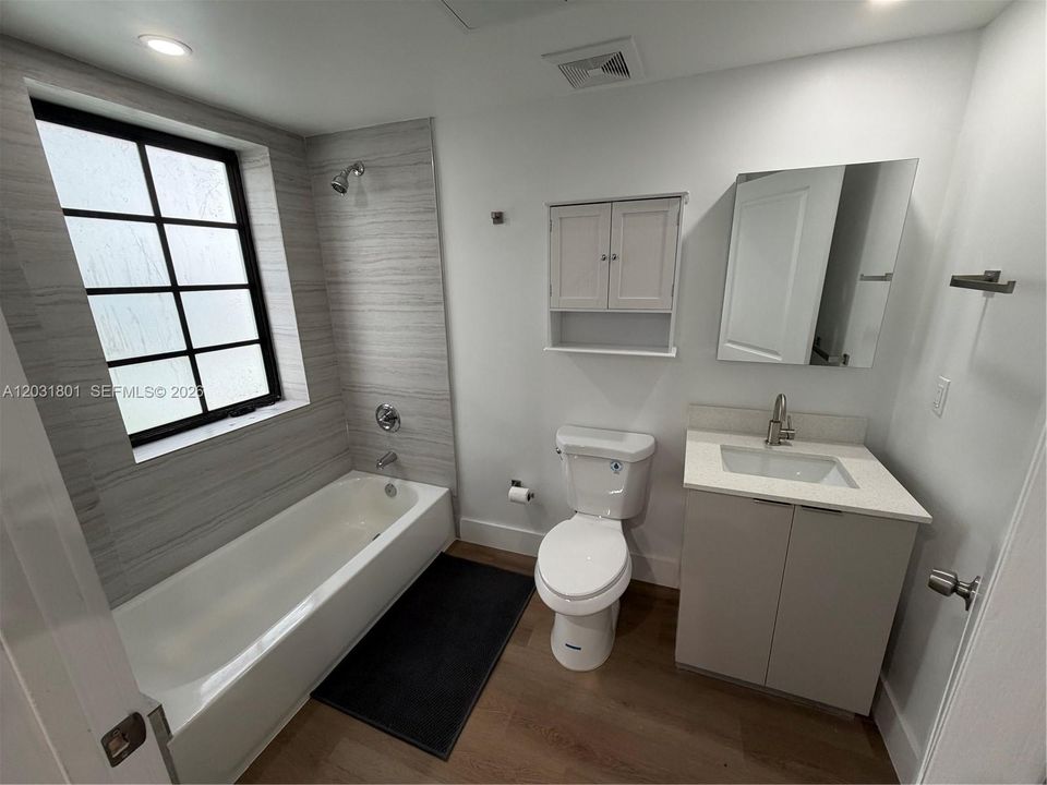 For Rent: $2,350 (1 beds, 1 baths, 426 Square Feet)