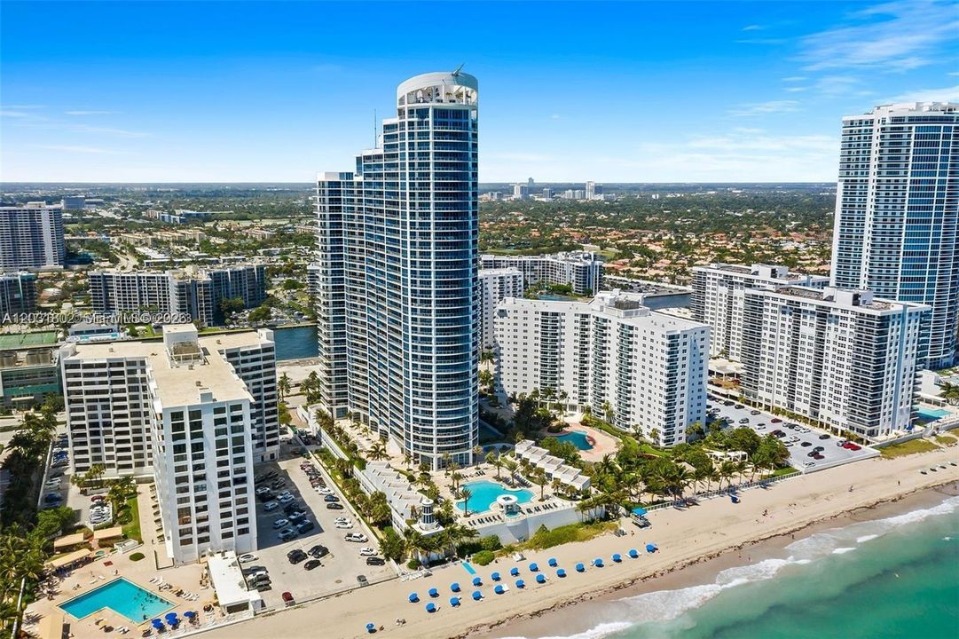For Sale: $1,800,000 (3 beds, 3 baths, 2308 Square Feet)