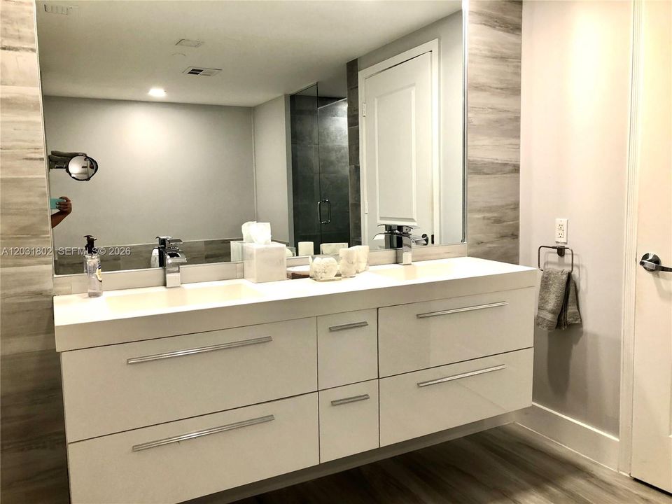 For Sale: $1,800,000 (3 beds, 3 baths, 2308 Square Feet)