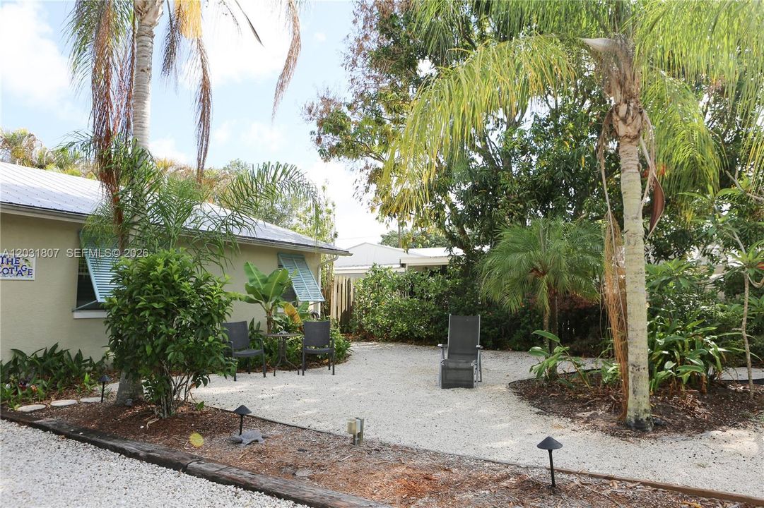 For Sale: $799,000 (4 beds, 3 baths, 2389 Square Feet)