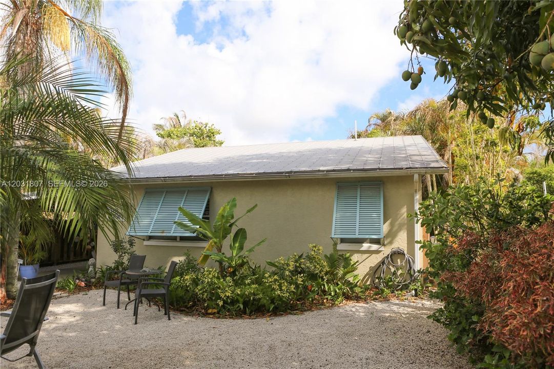 For Sale: $799,000 (4 beds, 3 baths, 2389 Square Feet)