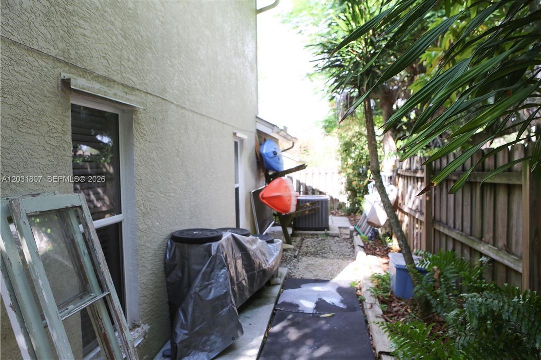 For Sale: $799,000 (4 beds, 3 baths, 2389 Square Feet)