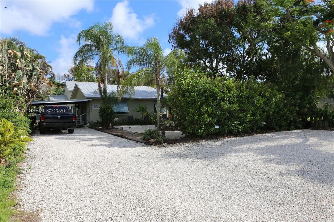 For Sale: $799,000 (4 beds, 3 baths, 2389 Square Feet)