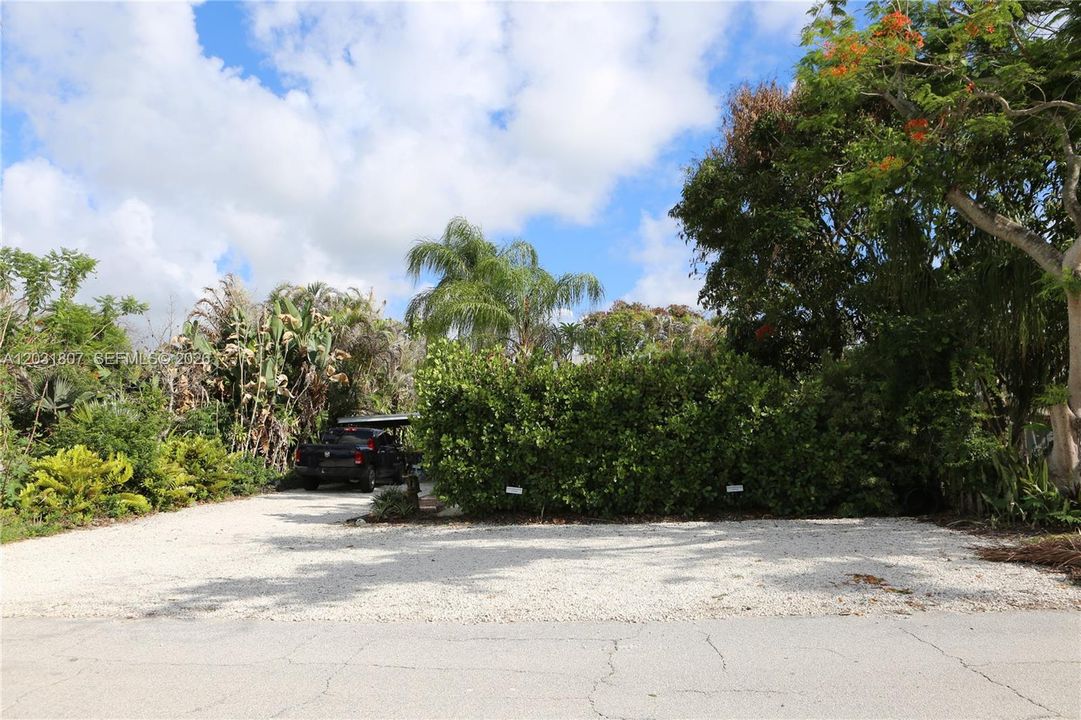 For Sale: $799,000 (4 beds, 3 baths, 2389 Square Feet)