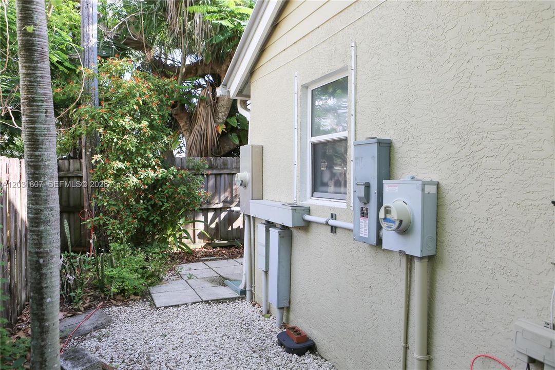 For Sale: $799,000 (4 beds, 3 baths, 2389 Square Feet)