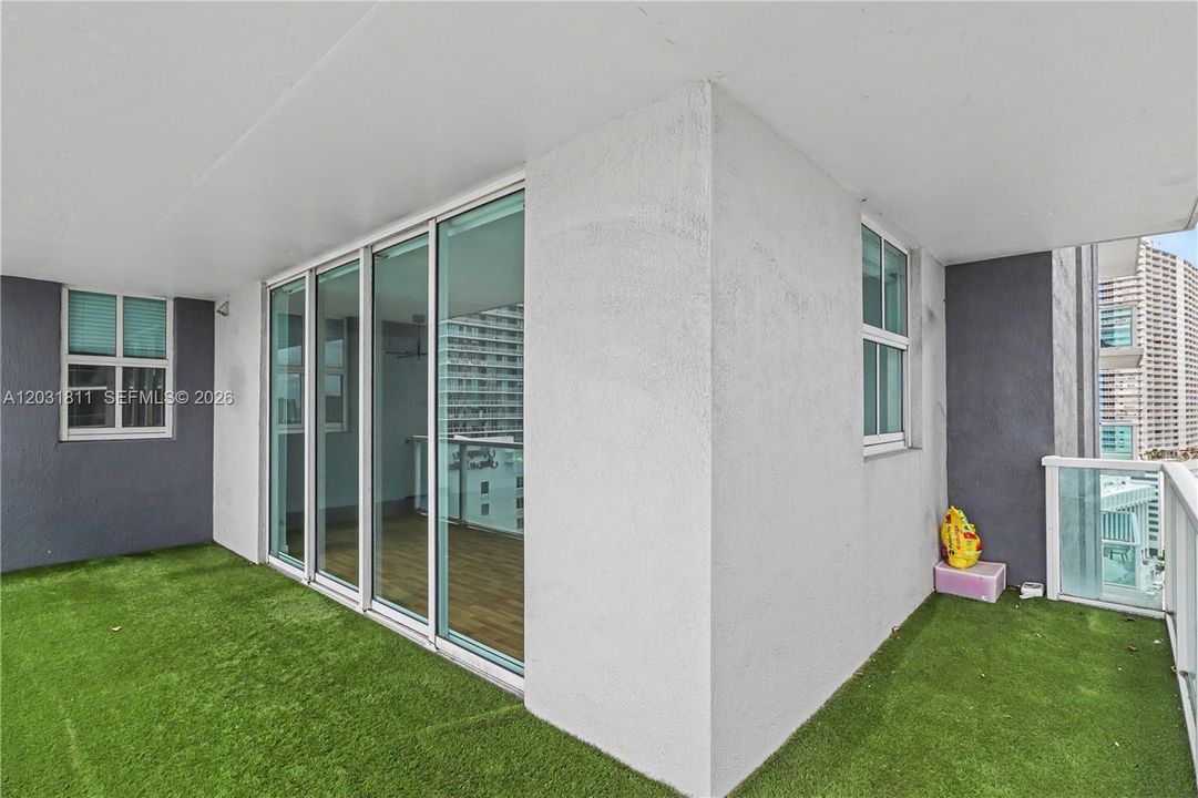 For Sale: $460,000 (2 beds, 2 baths, 1255 Square Feet)