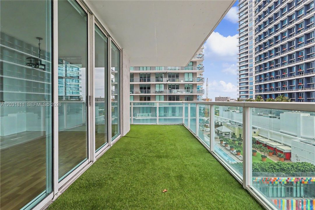 For Sale: $460,000 (2 beds, 2 baths, 1255 Square Feet)